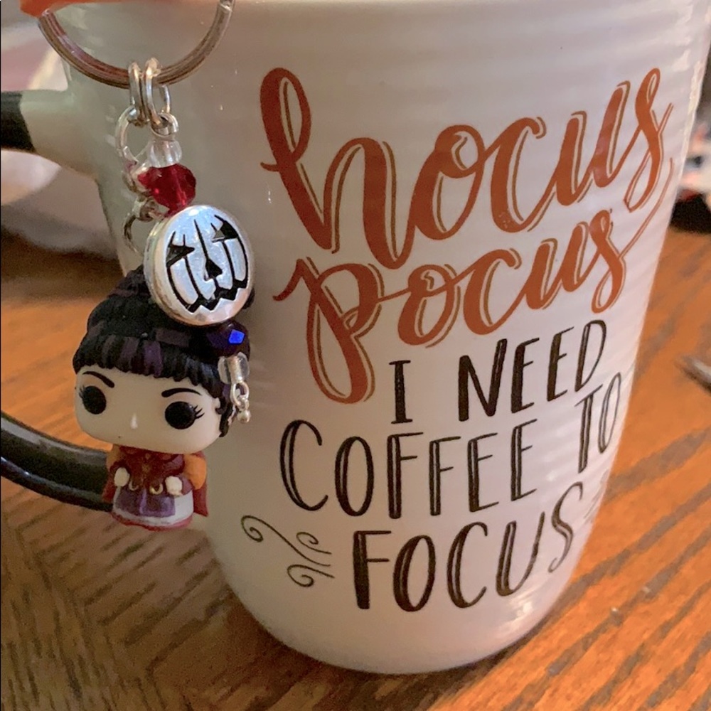 ❌SOLD❌Mary Sanderson keychain